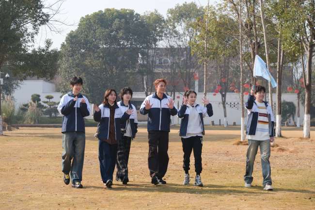 吴克群发起银发旅行综艺《老有意思旅行社》今日收官