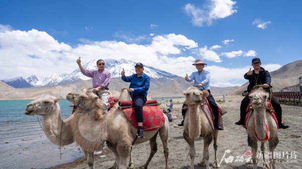配资乐 香港媒体参访新疆：对大美新疆的震撼溢于言表