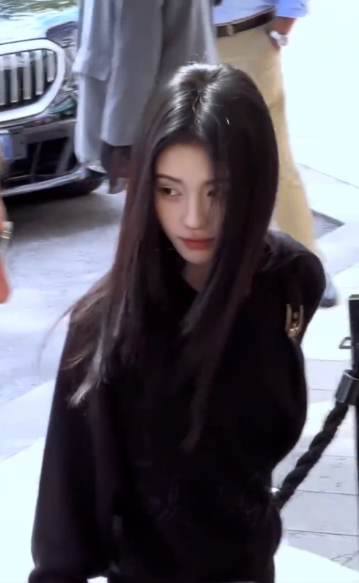 中证50策略 从女团颜值担当逆袭成实力派，“四千年美女”鞠婧祎走了12年！