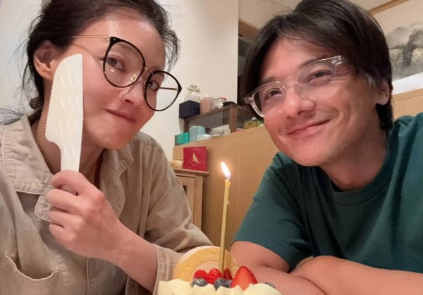 瑞和网  冯德伦祝贺老婆舒淇获釜山电影节最佳导演奖：又赢？家里没位放啊导演！